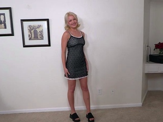 Close up MILF masturbation