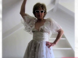 Lady Bee - A British Amateur MILF is All Yours!