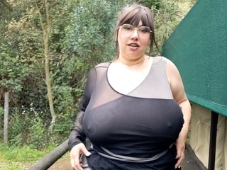 Amateur milf outdoors blowjob and fucking