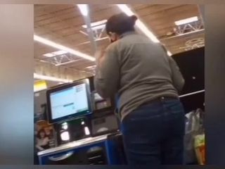 Spectacular culo on brunnete cougar in denim at self checkout