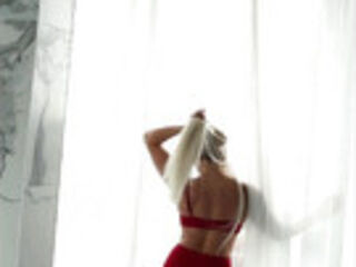 This Tight Red Dress Was Made to Be Pulled Up
