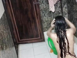 Muslim girl ko bathroom MMS video viral