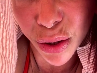 Amateur housewife pussyrubs while jerking POV
