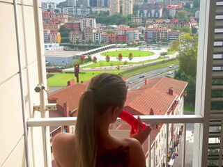 A Show for My Neighbors!!! I Masturbate and Squirt on the Balcony in Broad Daylight!