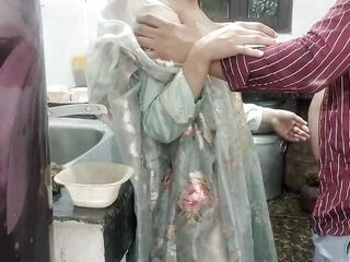 Cute school girl ko paise dekar hotel me le jakar jabar doodh daba kar pela