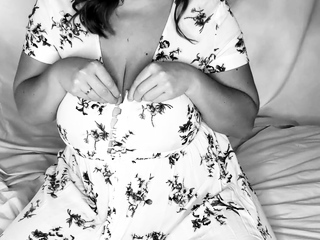 Close up MILF masturbation