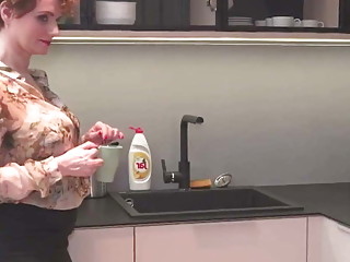Chesty mature mommy makes bad coffee but excellent fucky-fucky