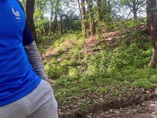 Meeting a gorgeous blonde with a foreigner in the park, fucking in a bush with a blowjob