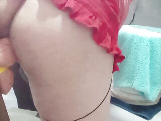 I Love to Dress up in My Red Skirt, I Go to Bed to Enjoy.
