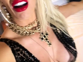 Chubby blonde brianna solo masturbation