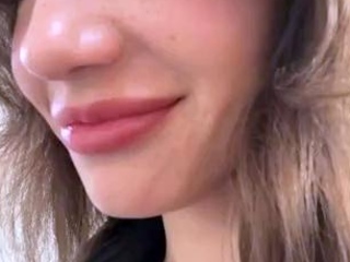 Shy_priincess masturbates in public