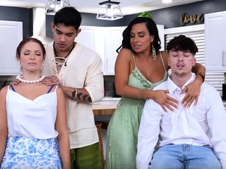 MomSwap Sandy Love And Elise London WRB