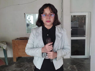 ENF Latina Teen reporter stripped
