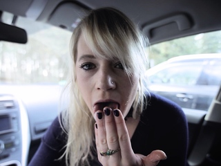 Amateur Blond Give Nice POV Blowjob
