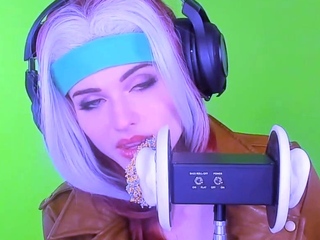 Close up MILF masturbation