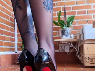 A nylon and sole worship