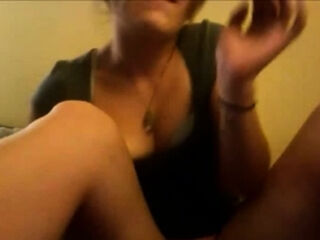 Macro shot cougar web cam finger-tickling sesh