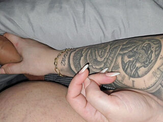 Tattooed step mom saw stepson 9 inch of dick and handjob him