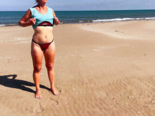 Femdom in need of sex on the beach