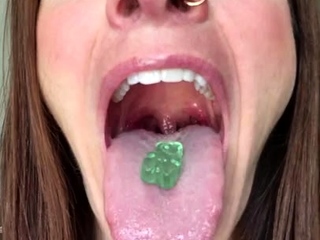 Giantess Kimmy and Friends - Sasha Swallows Your Problems