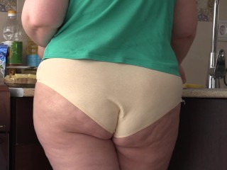 'bbw housewife in the kitchen in underpants and slippers'
