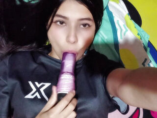 18-YEAR-OLD TEEN PLAYS WITH HER TOY AND TOUCHES HER RICH TITS