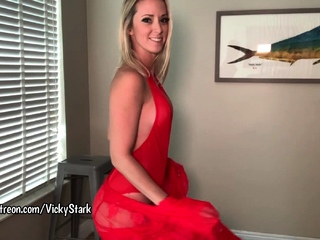 Amateur Ebony MILF Masturbating